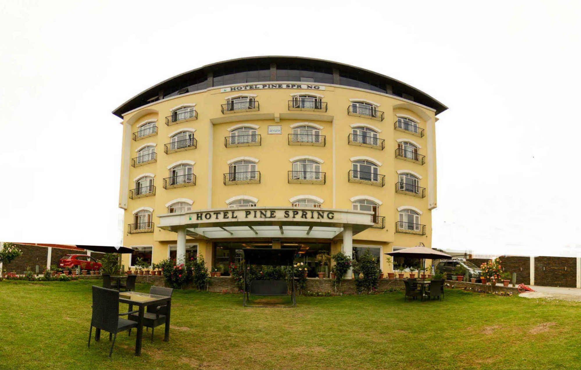 Hotel Pine Spring Wazir Bagh