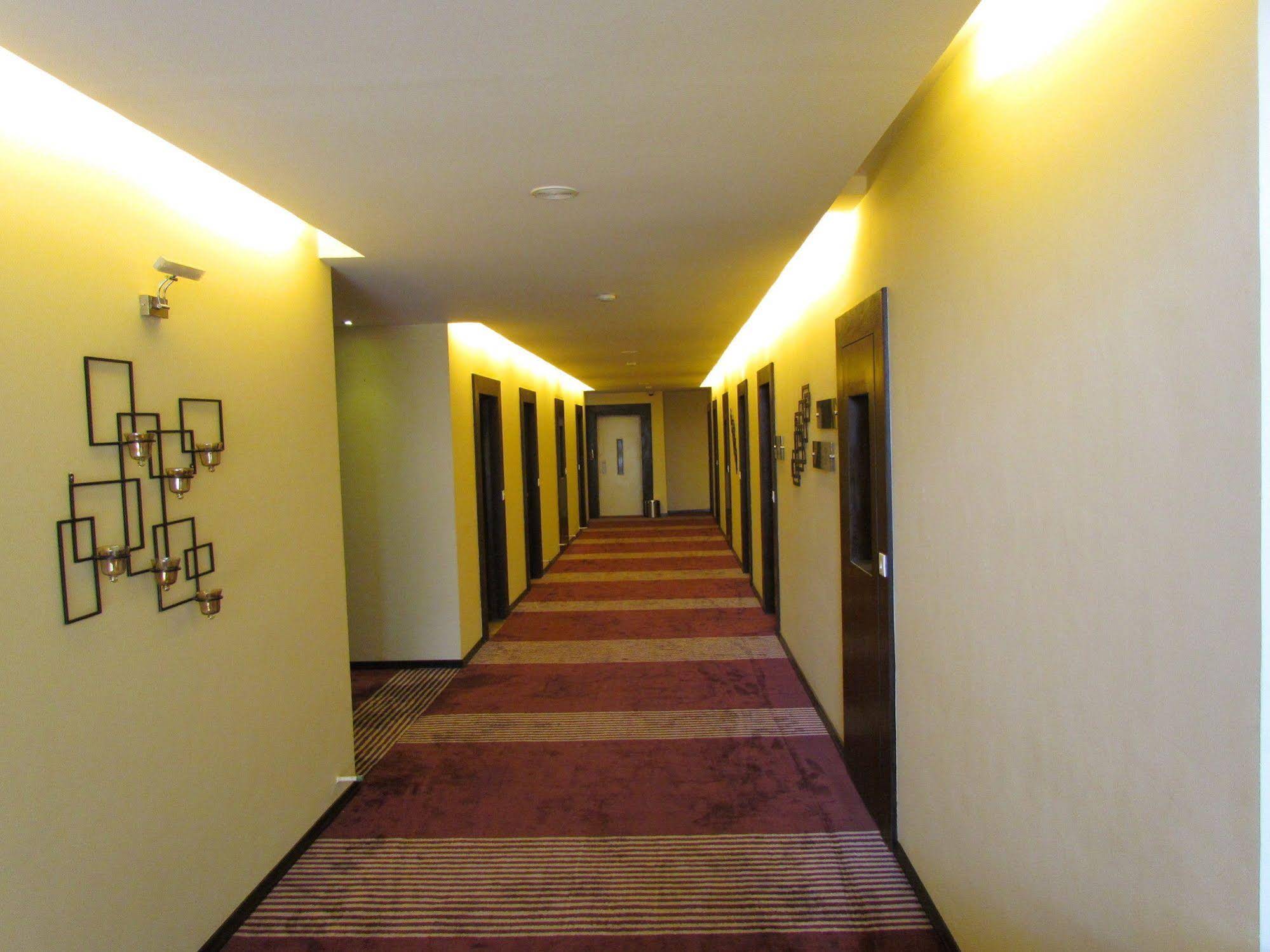Hotel Pine Spring Wazir Bagh