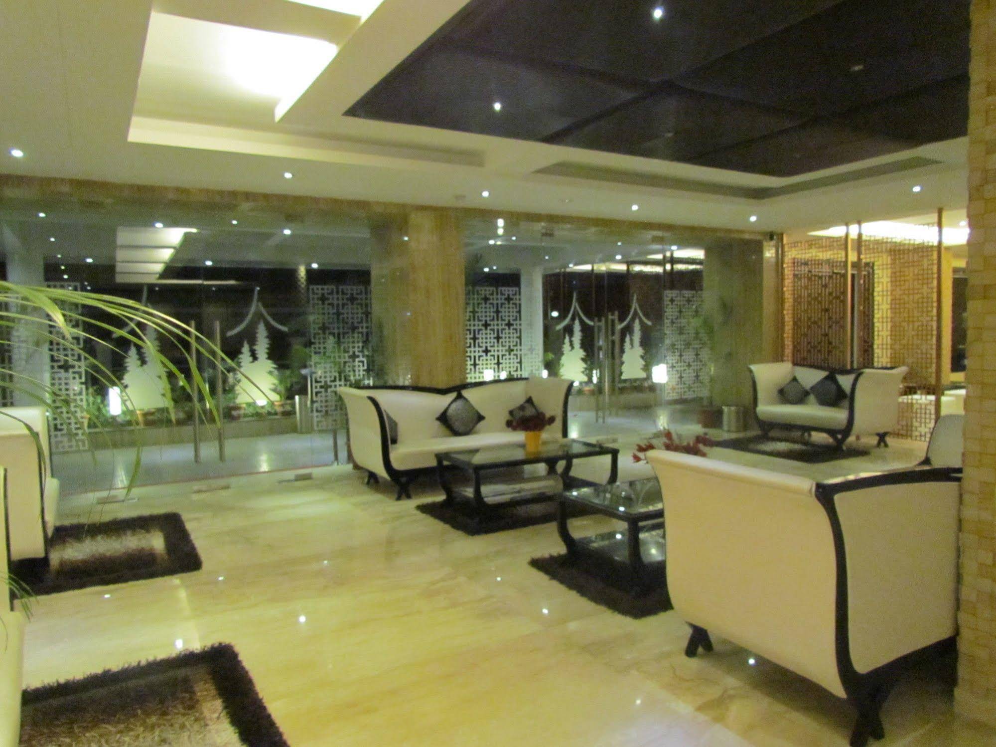 Hotel Pine Spring Wazir Bagh