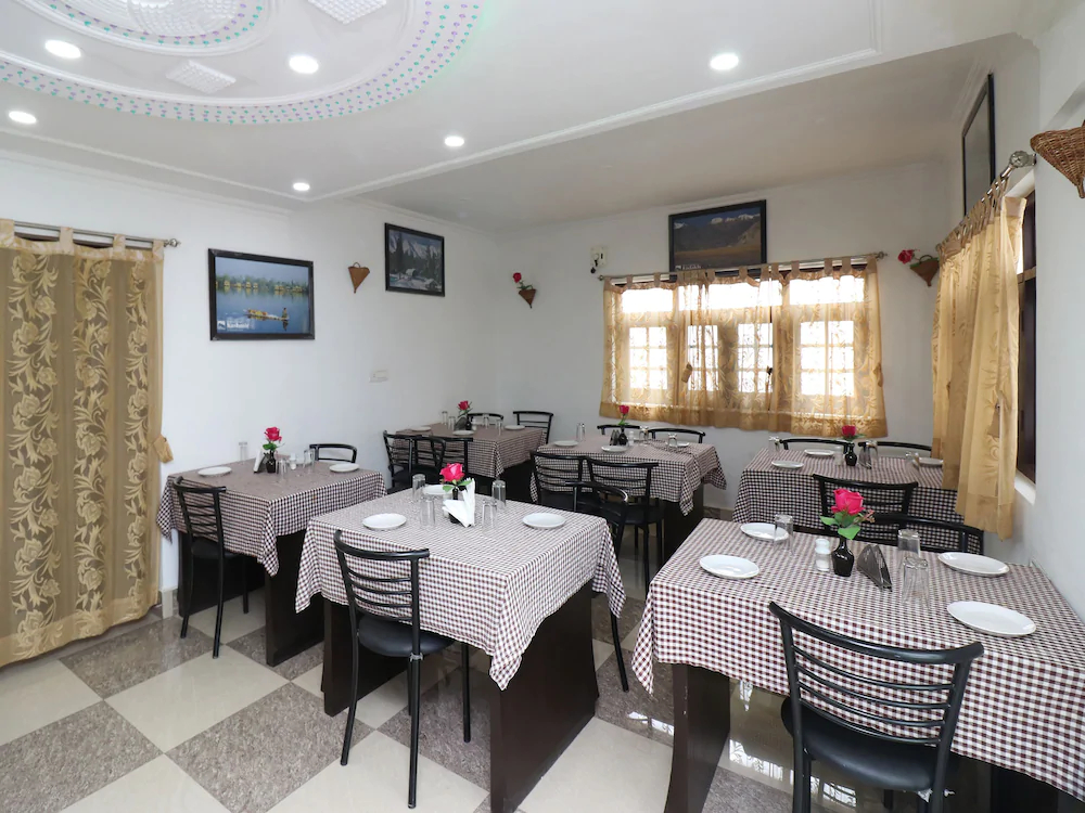 Hotel Shree Mazda by OYO