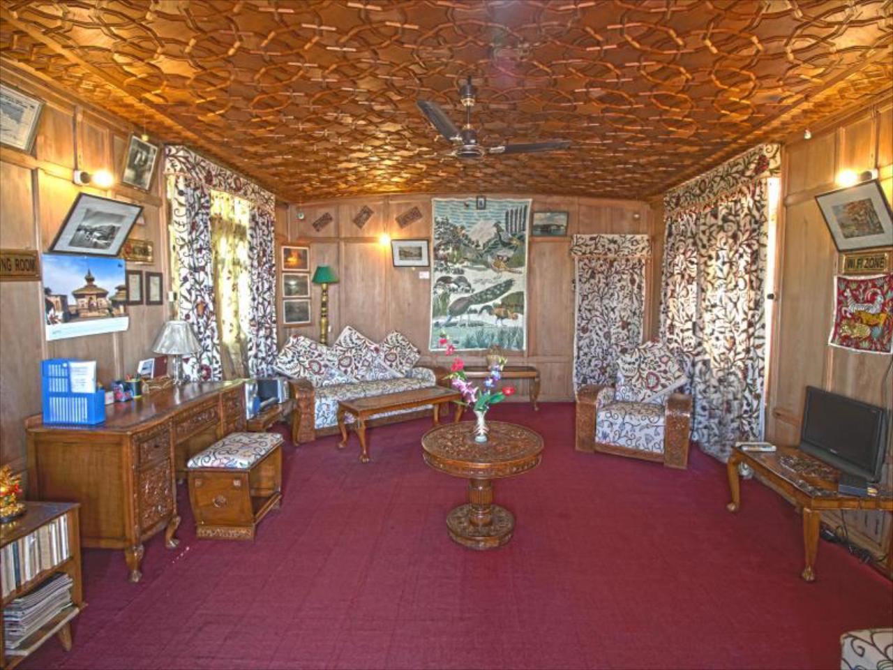 Houseboat New Golden Flower