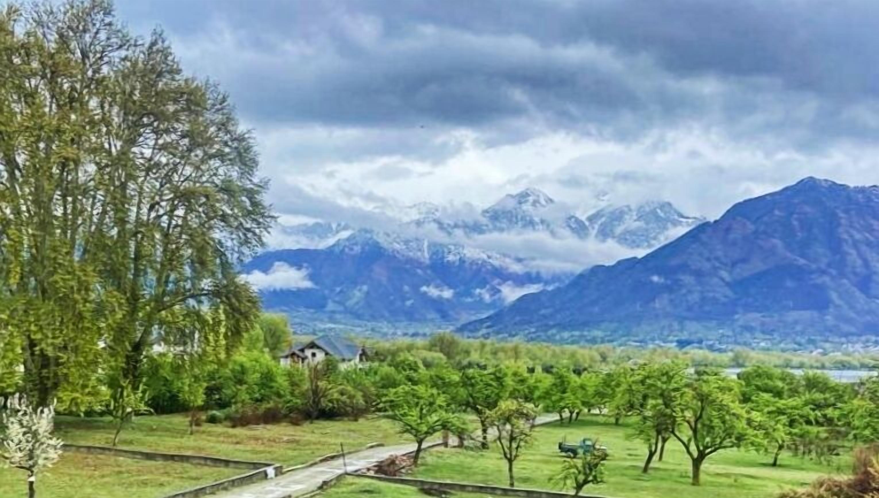Kashmir Holiday Resort