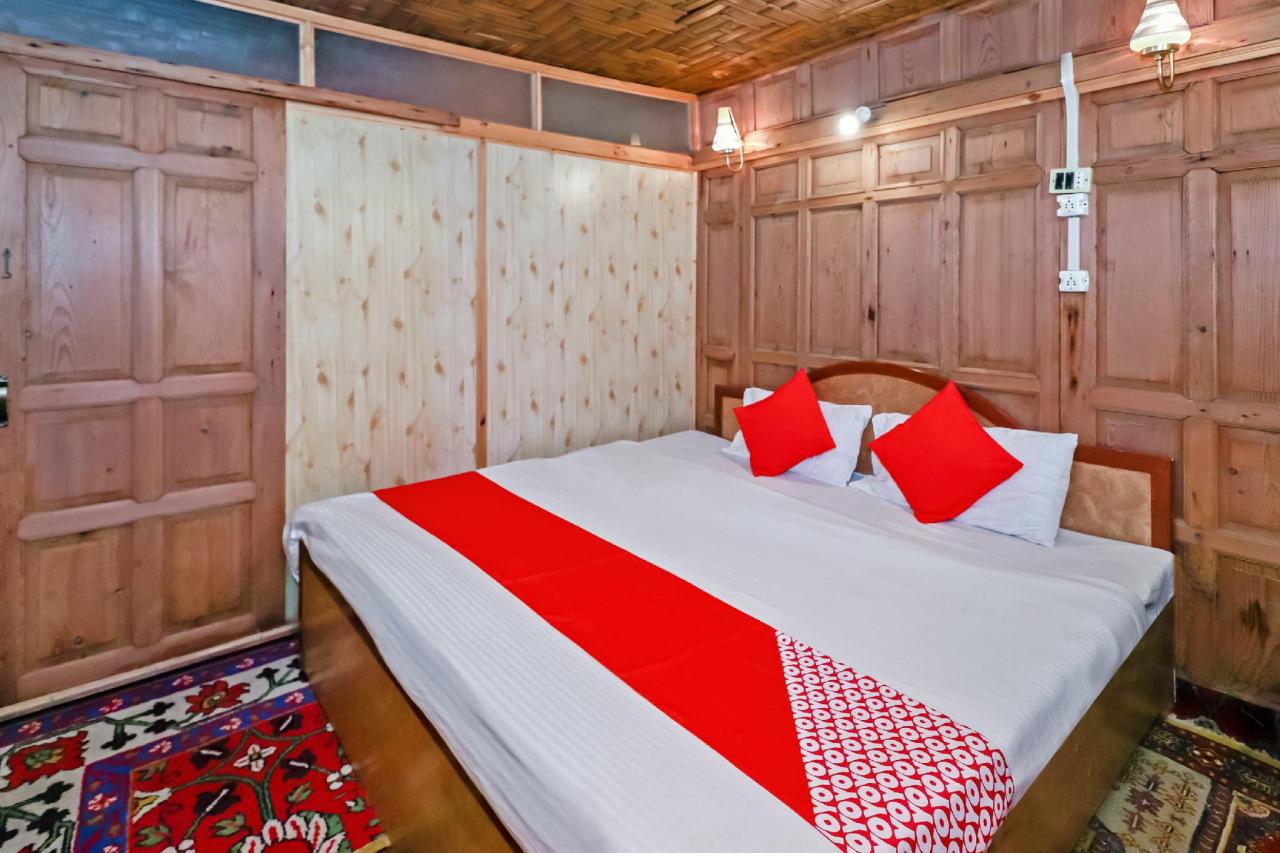 Laila Majnoo Houseboats by OYO Rooms