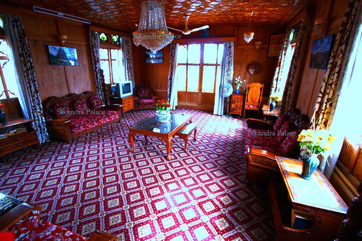 Nazneen Group Of Houseboats