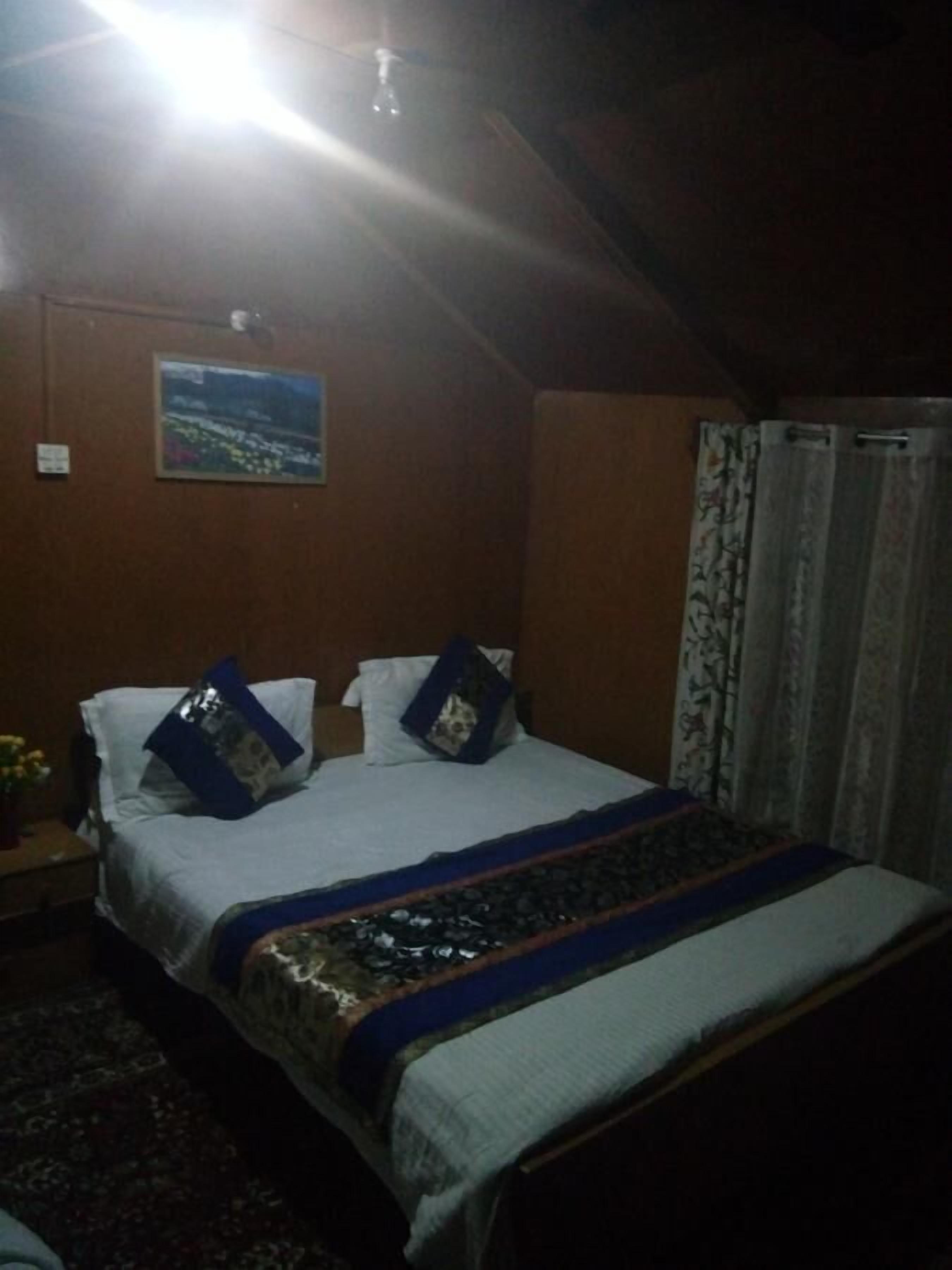 New Bombay Heritage Group Of Houseboats