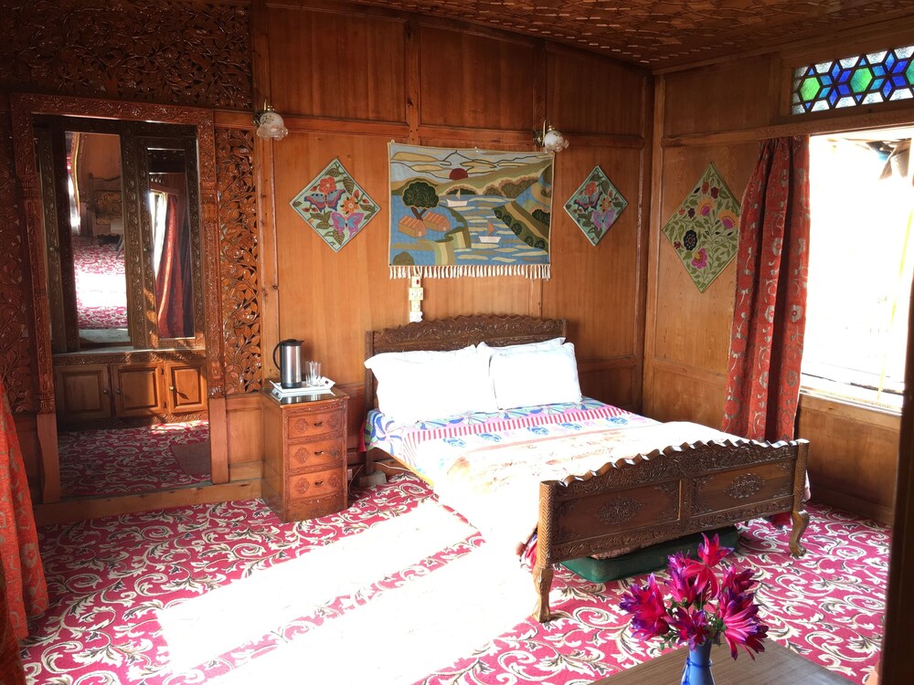 New Jacquline Heritage Houseboats