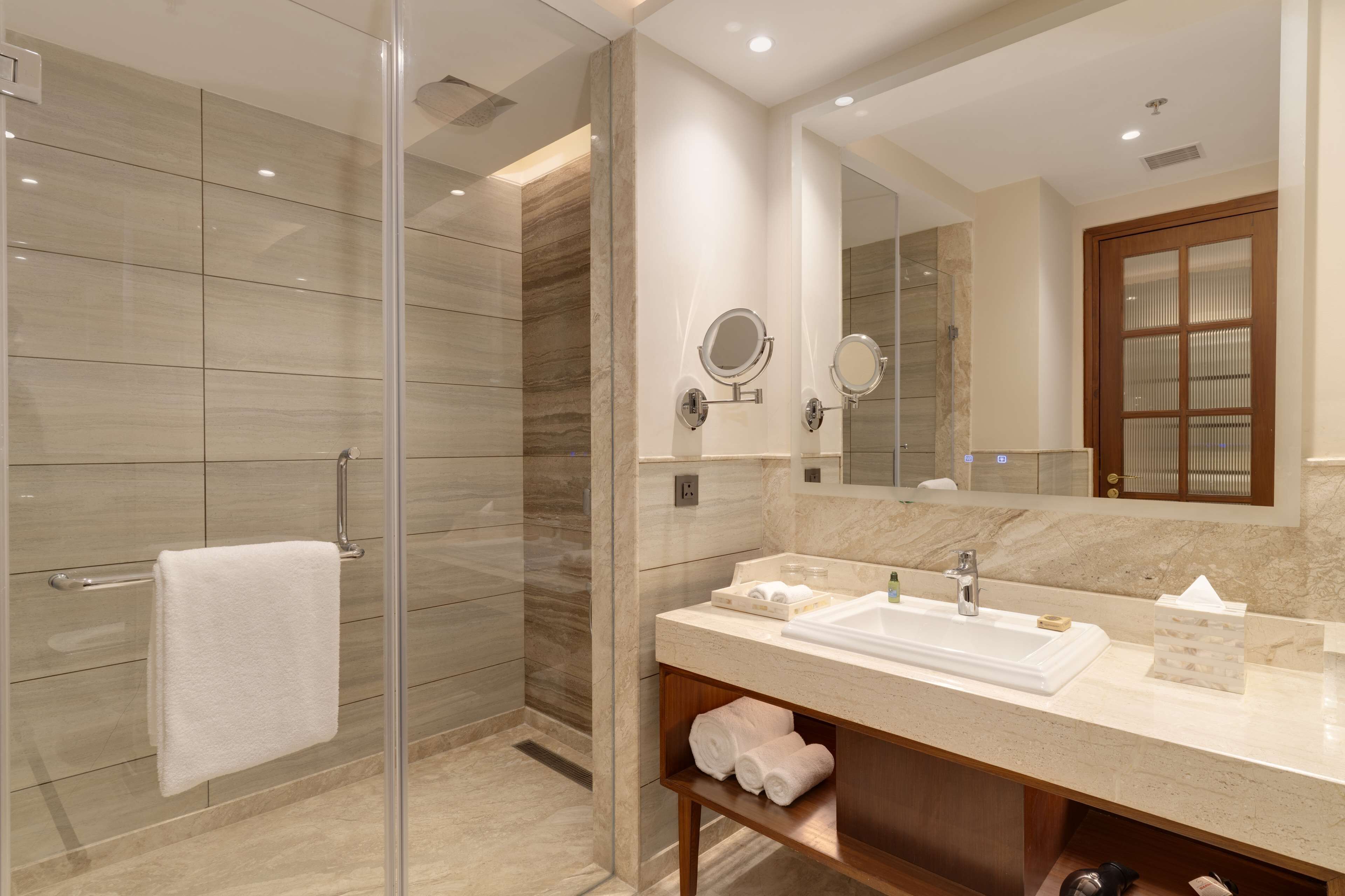 Radisson Collection Hotel & Spa Riverfront Srinagar