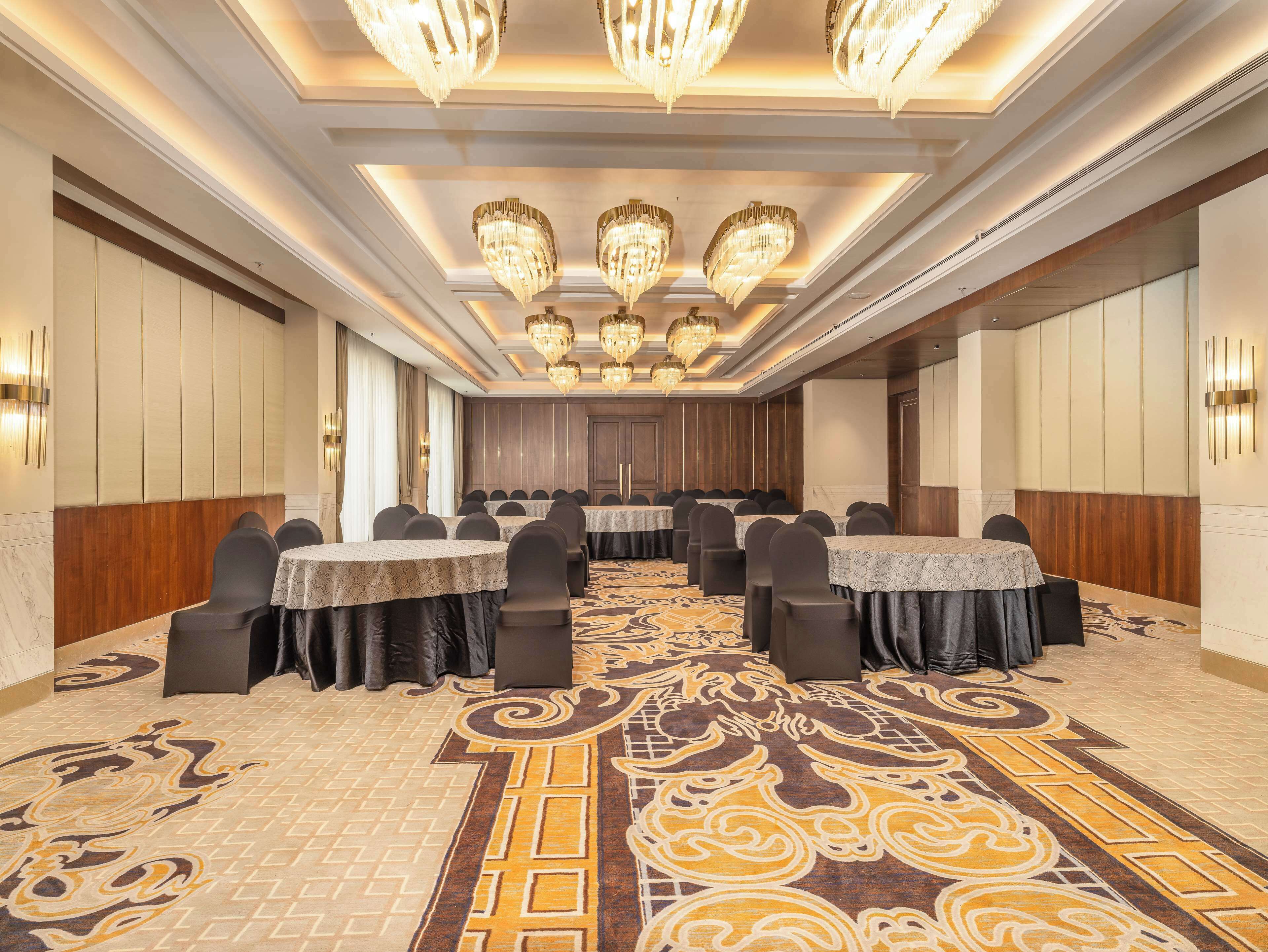 Radisson Collection Hotel & Spa Riverfront Srinagar