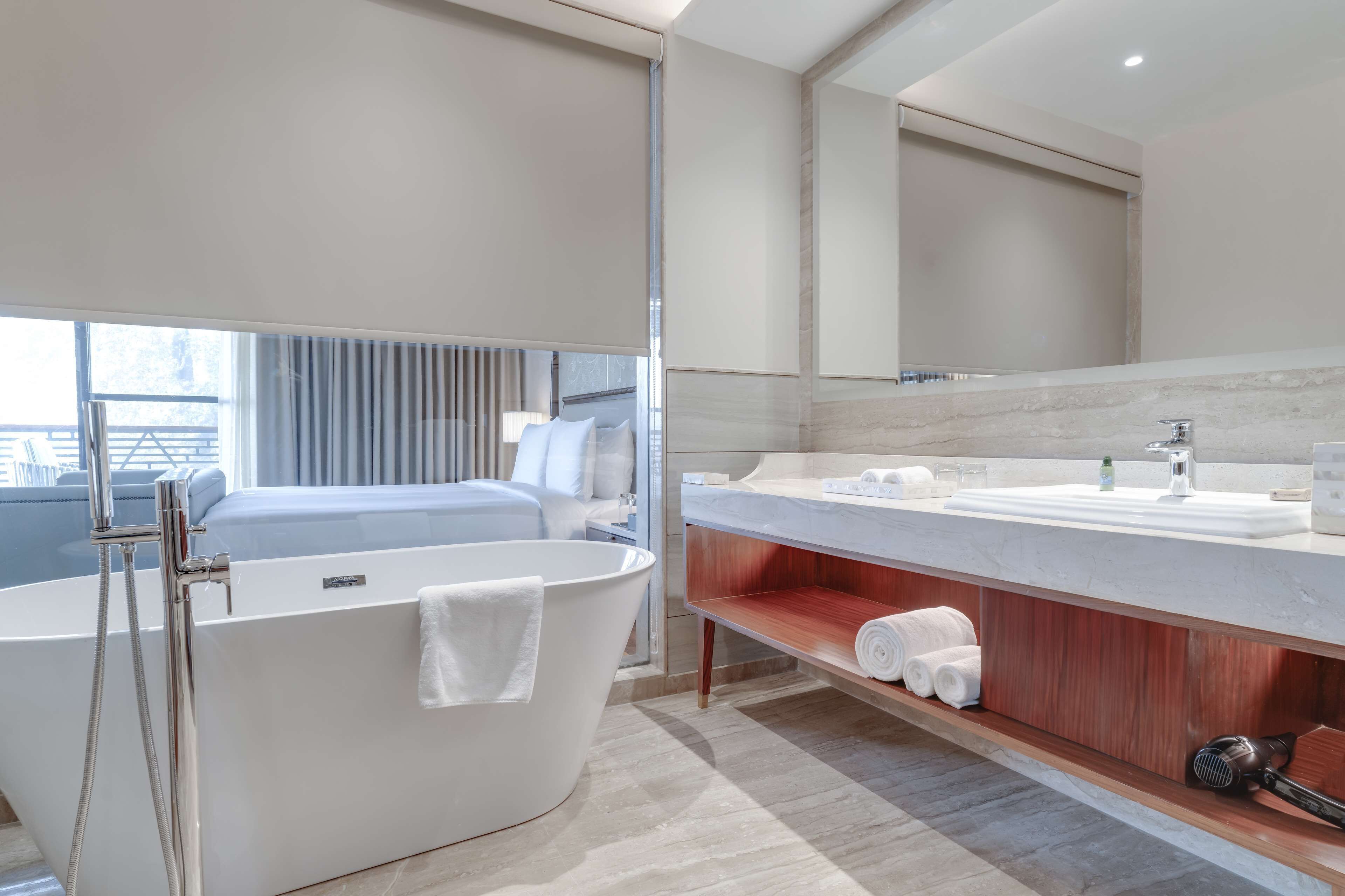 Radisson Collection Hotel & Spa Riverfront Srinagar