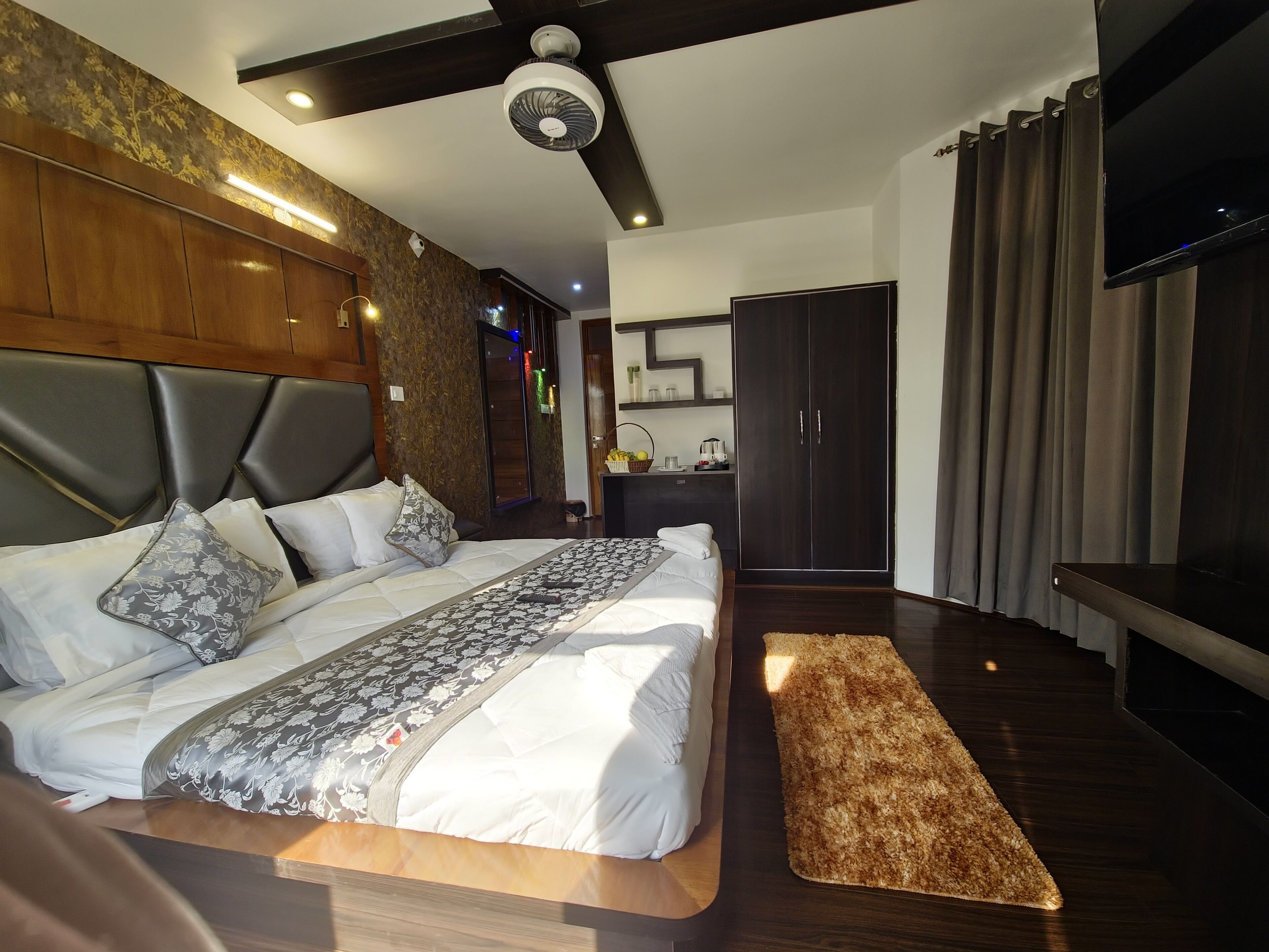 Seven Hills Hotel