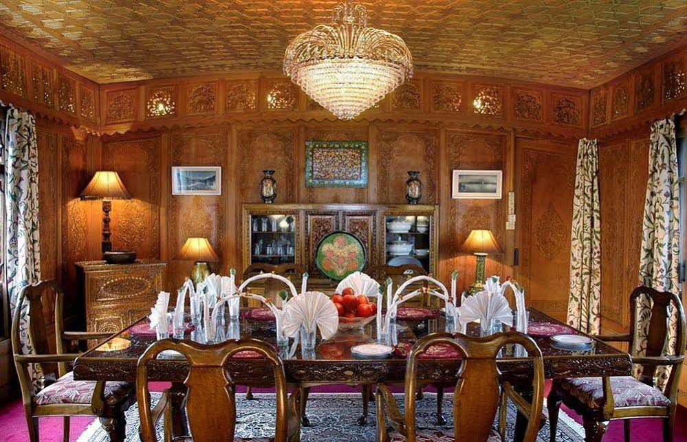 Welcom Heritage Gurkha Houseboats