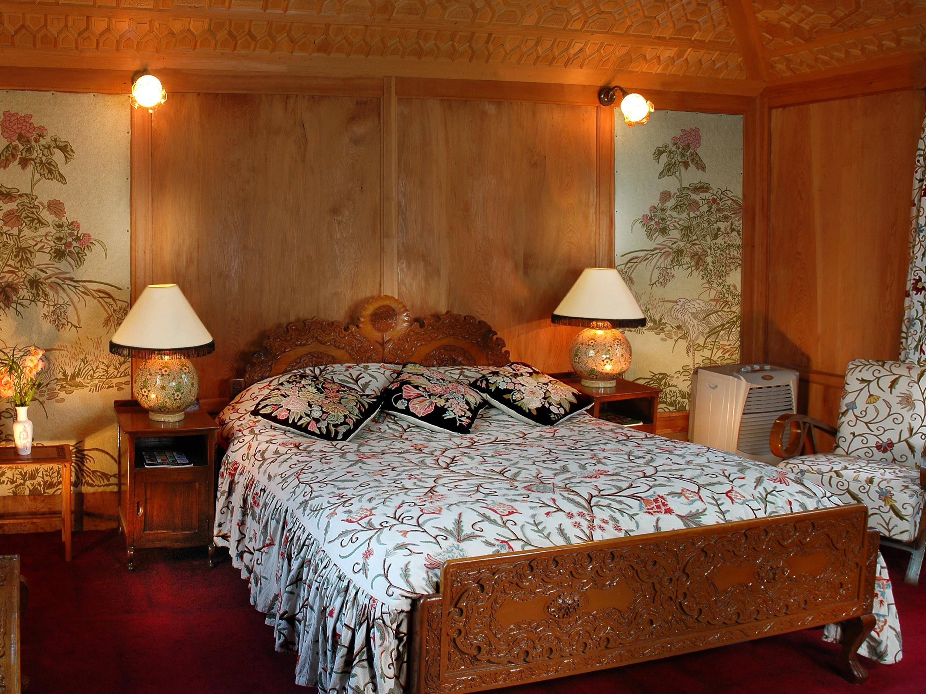 Welcom Heritage Gurkha Houseboats