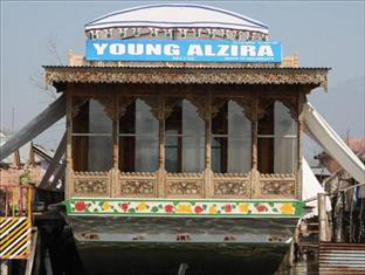 Young Alzira Group of Houseboats