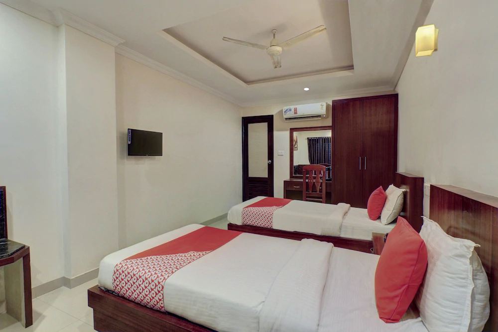 OYO 26743 Emirates Regency