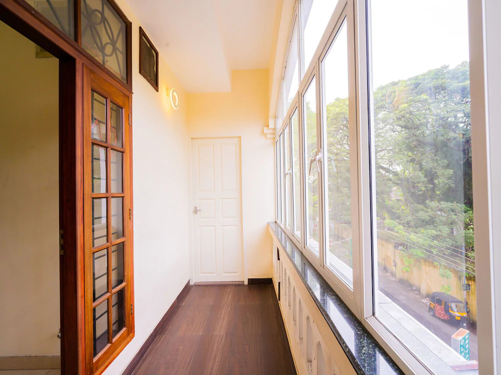 Fort Beach Service Apartment by OYO Rooms