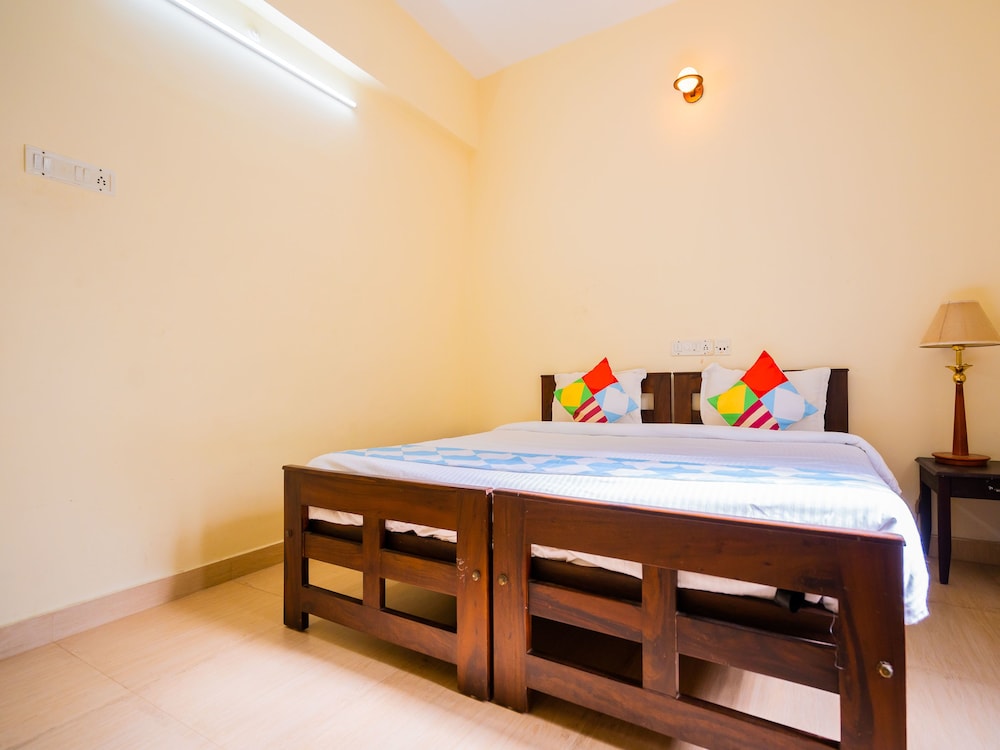 Fort Beach Service Apartment by OYO Rooms