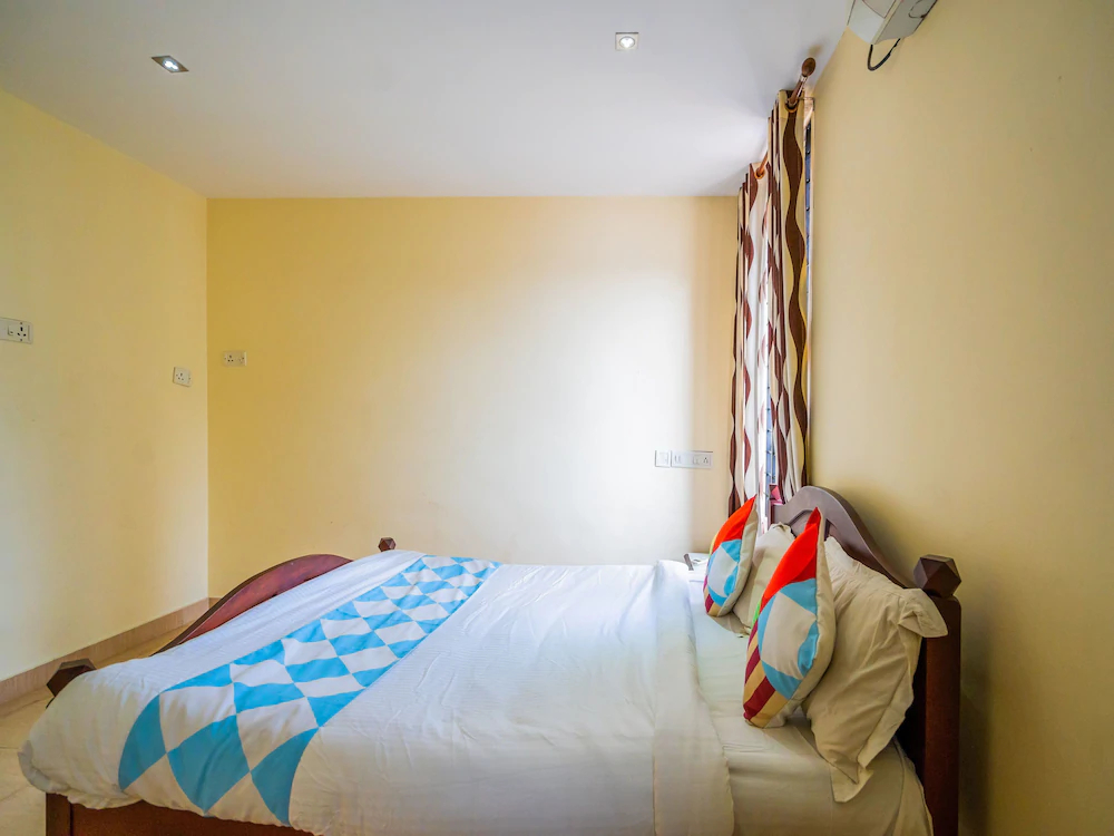 Fort Beach Service Apartment by OYO Rooms