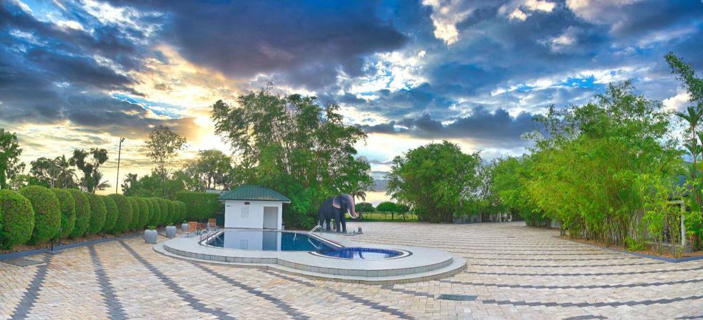 Contour Backwaters Resort & Convention Center