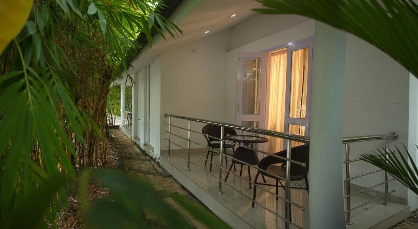 Contour Backwaters Resort & Convention Center