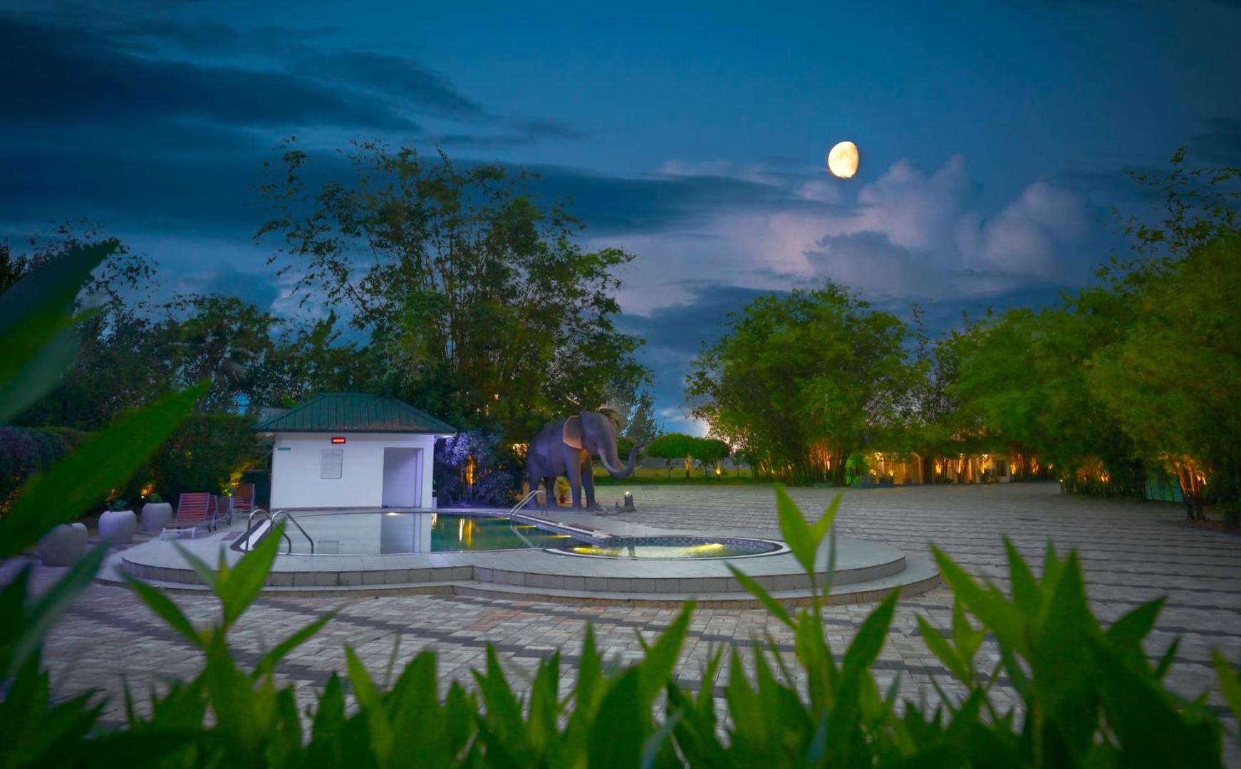 Contour Backwaters Resort & Convention Center