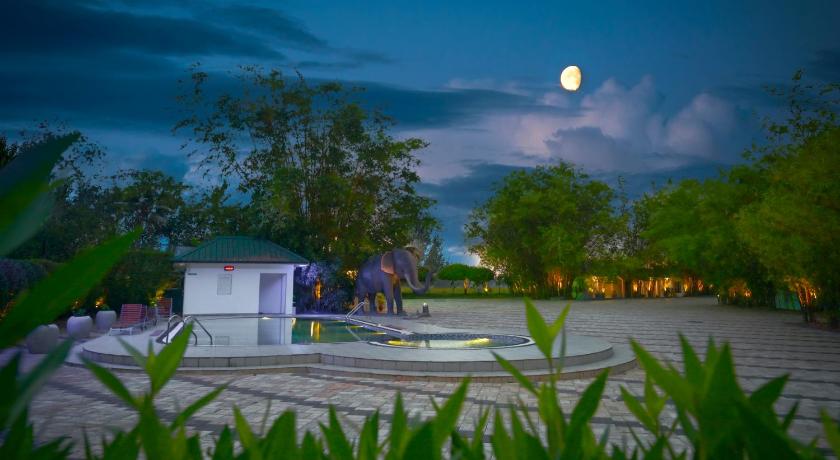 Contour Backwaters Resort & Convention Center