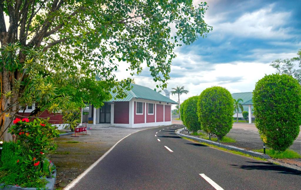 Contour Backwaters Resort & Convention Center