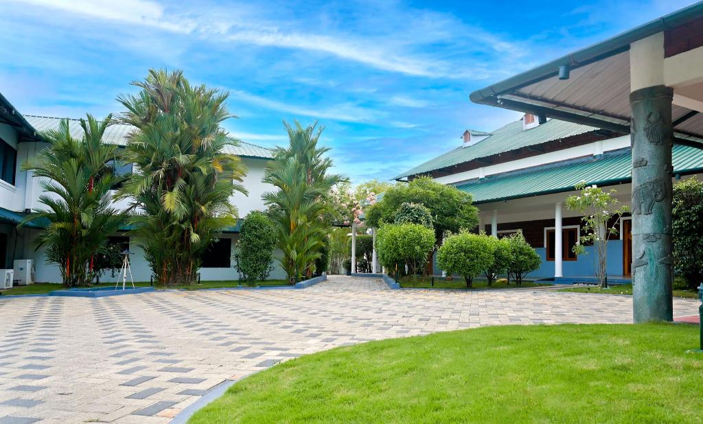 Contour Backwaters Resort & Convention Center