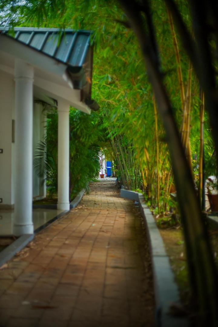 Contour Backwaters Resort & Convention Center