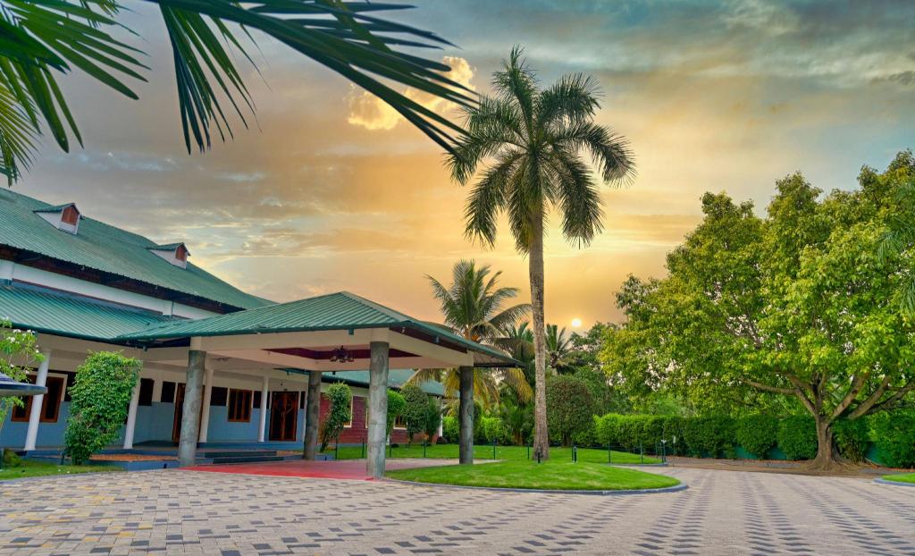 Contour Backwaters Resort & Convention Center