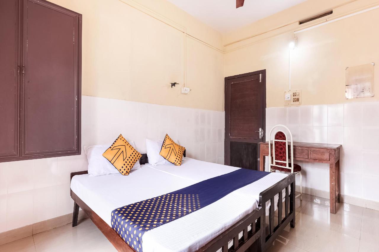 Royal Tourist Home by OYO Rooms