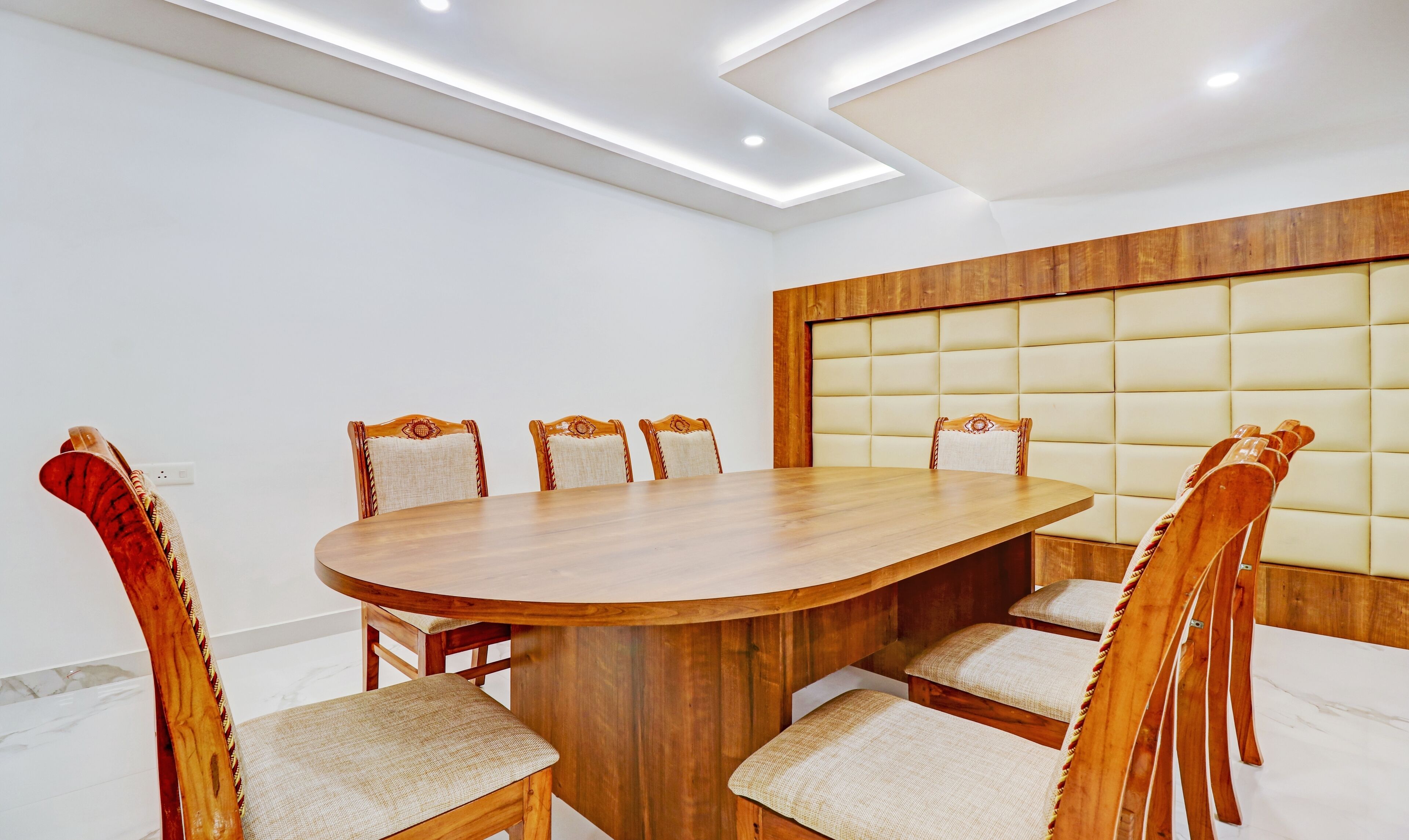 Highness Inn by Treebo Hotels