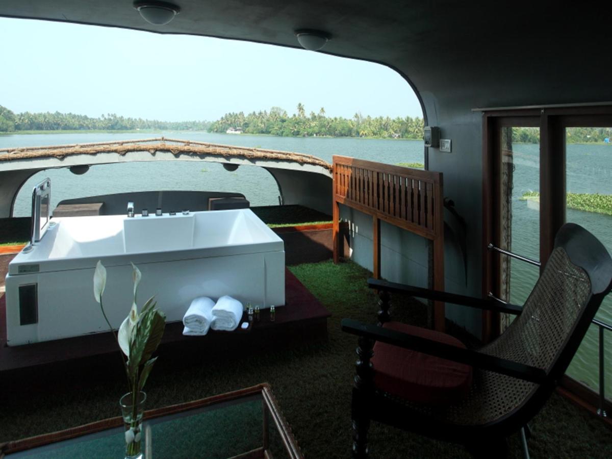 Vasundhara Sarovar Premiere