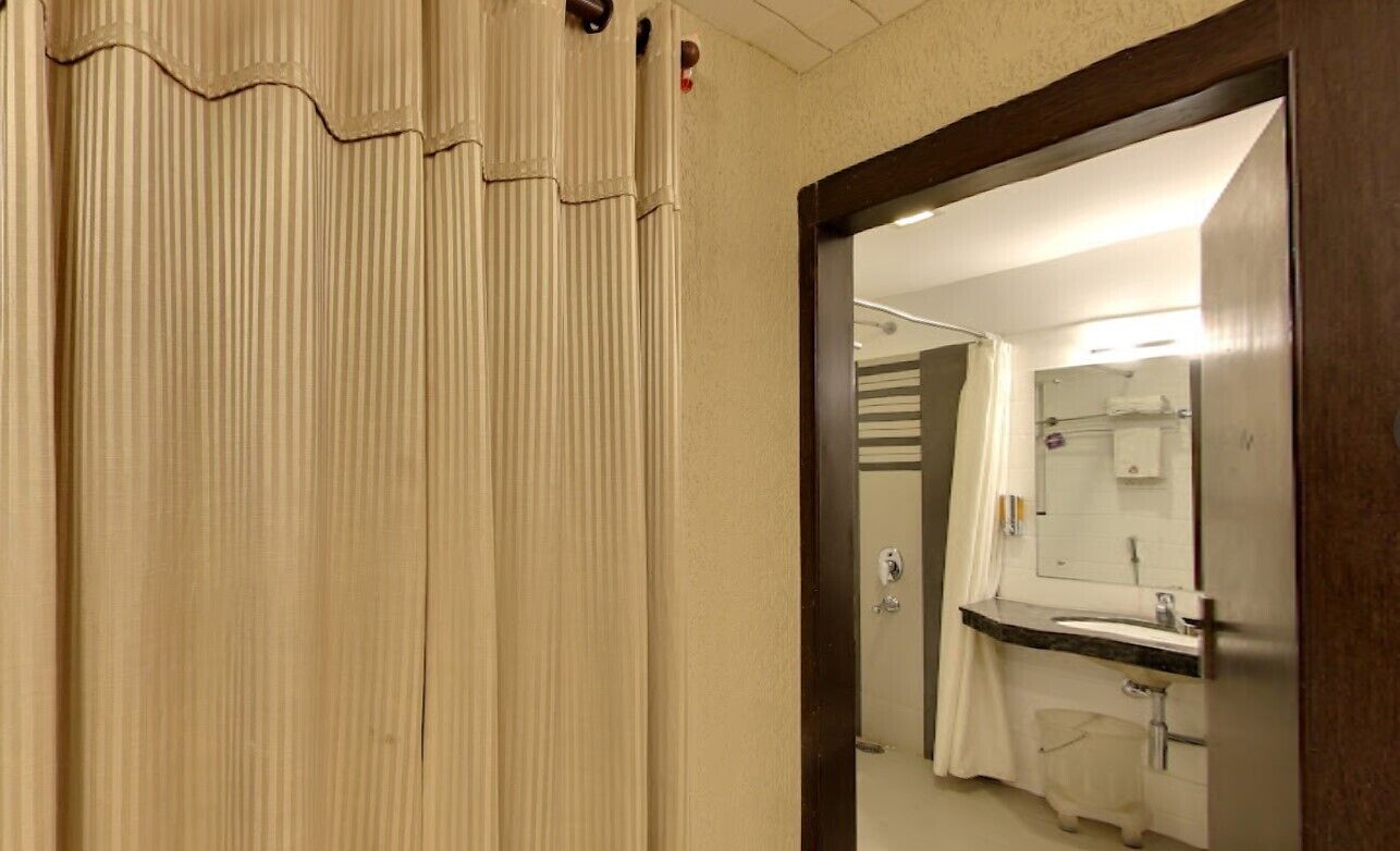 Anroute Stays121- ISBT Campus