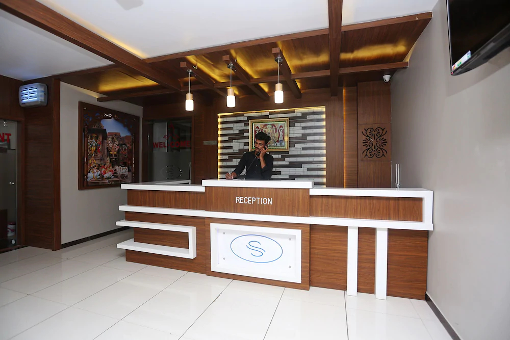 OYO 19312 Hotel Shiv Shakti