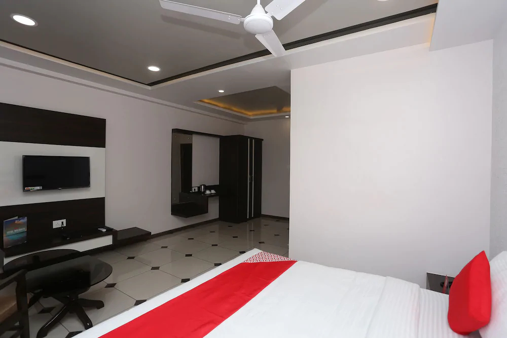OYO 19312 Hotel Shiv Shakti