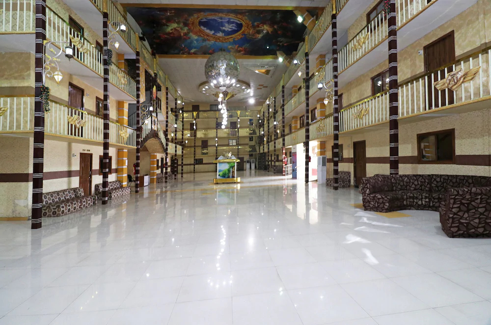 OYO 23419 People's Club