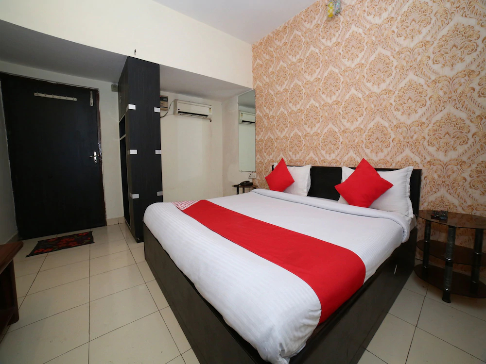 OYO 15933 Hotel V Square
