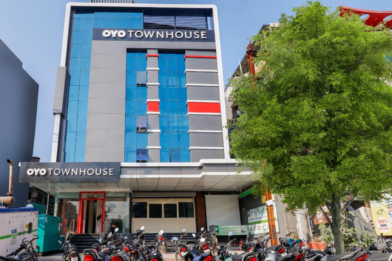 325 South Tukoganj by Oyo Rooms