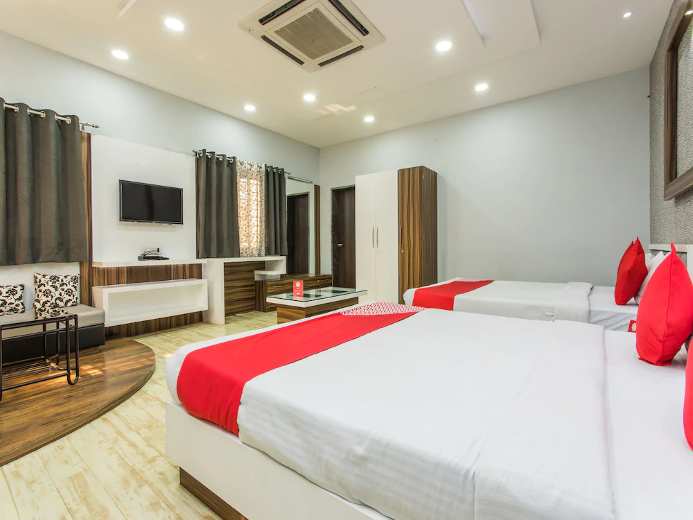 Hotel Bee Town By FabHotels