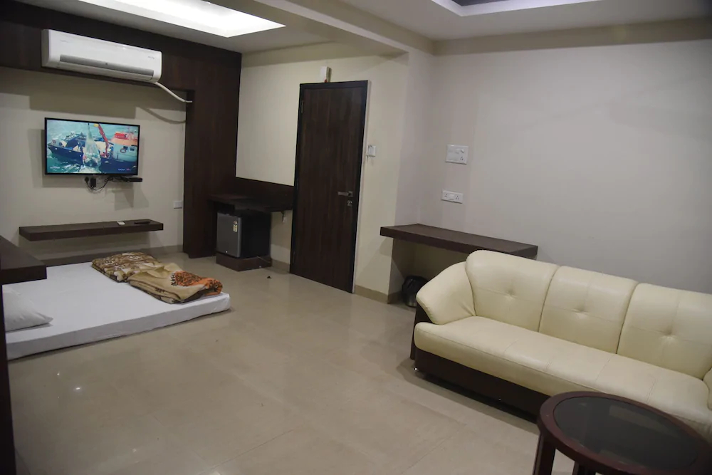 Nirvanaa Hotel & Resort