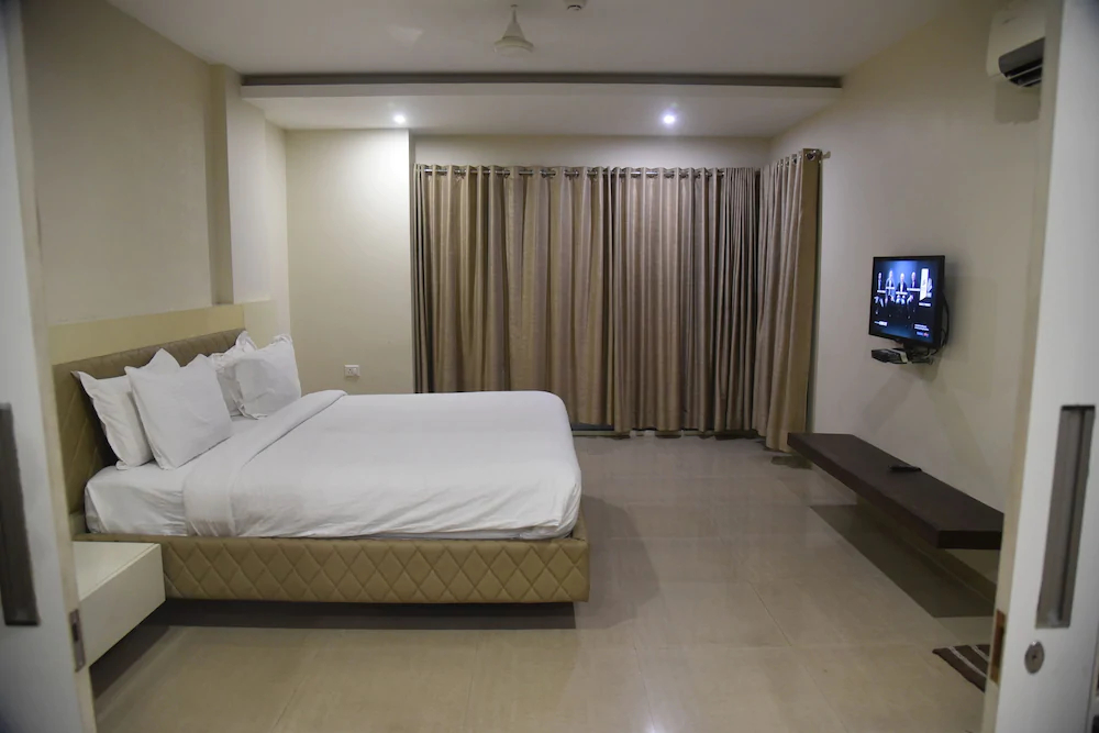 Nirvanaa Hotel & Resort