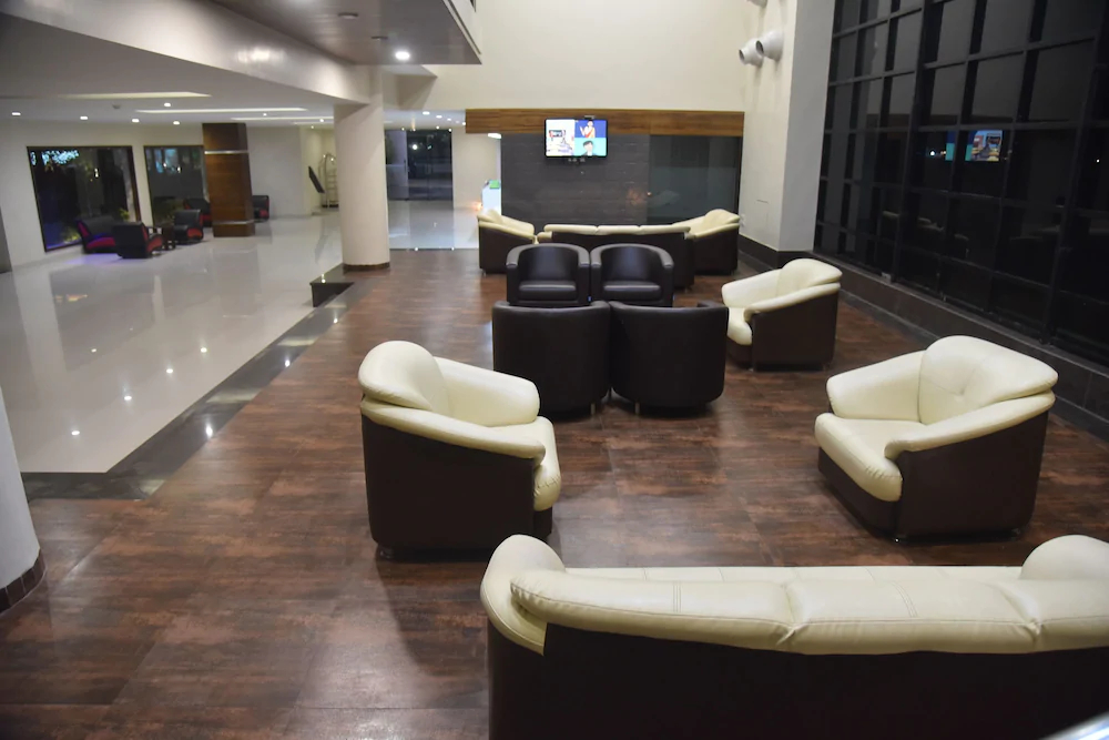 Nirvanaa Hotel & Resort