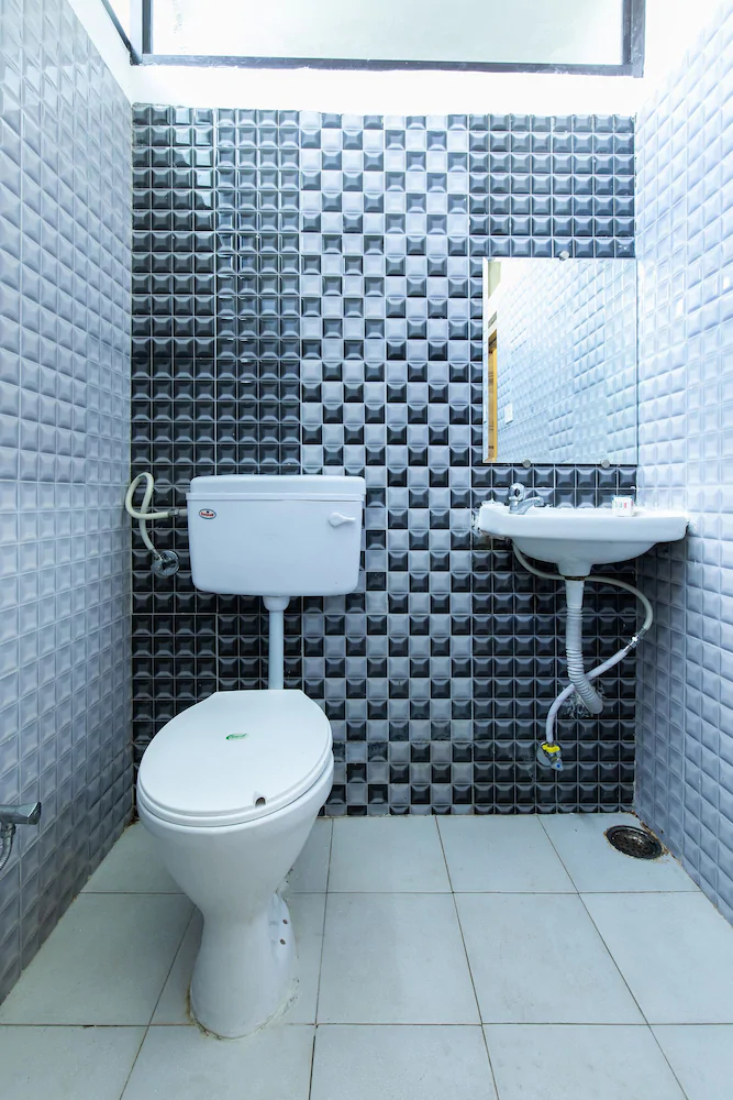 OYO 16546 Hotel Saurabh