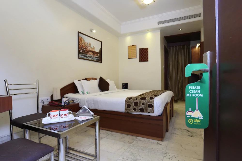 OYO Premium Jabalpur Russel Chowk