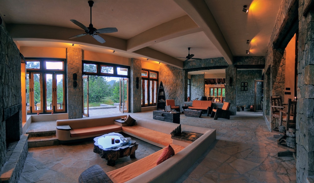 Kanha Earth Lodge