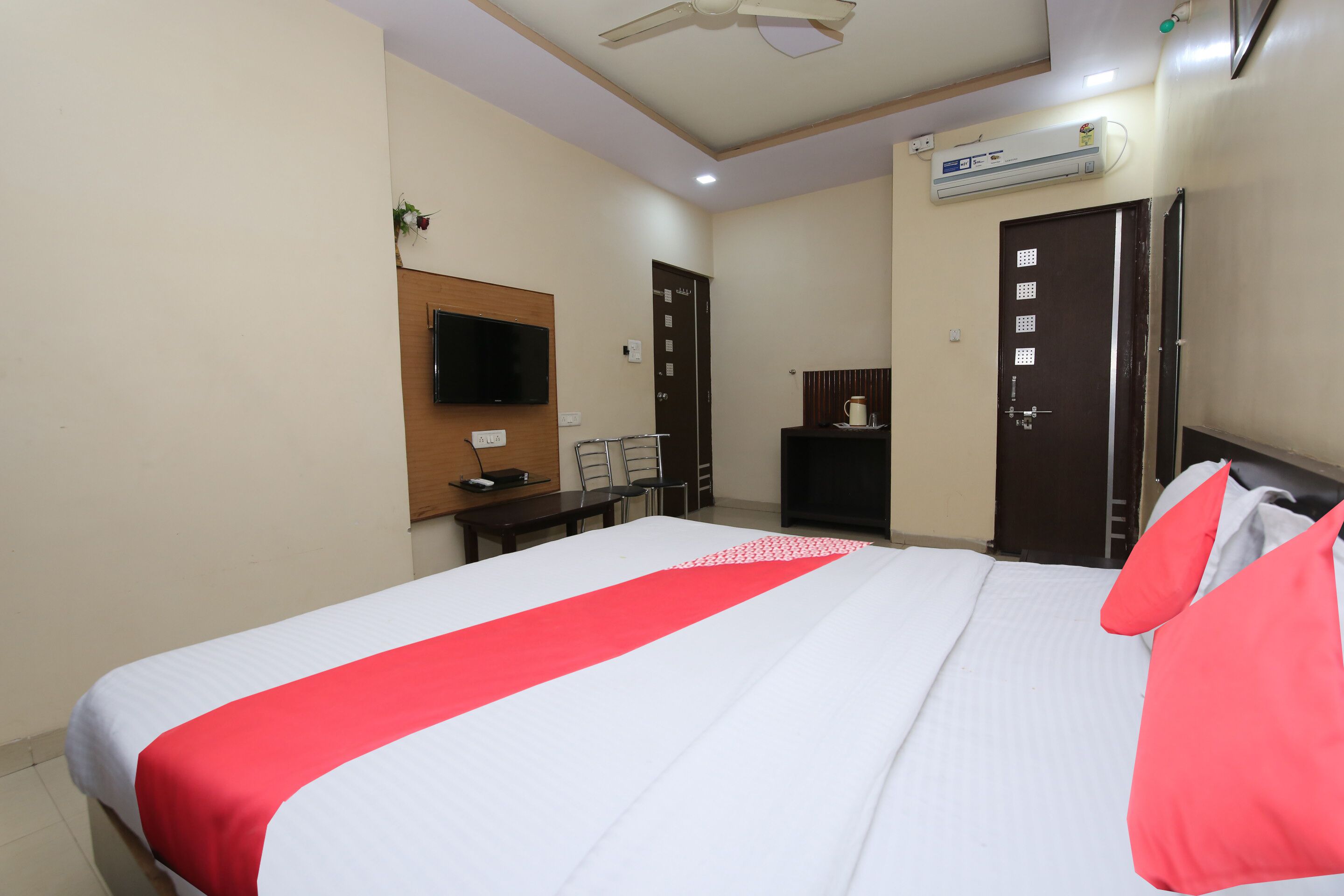 BM Hotel Aarna Palace by OYO