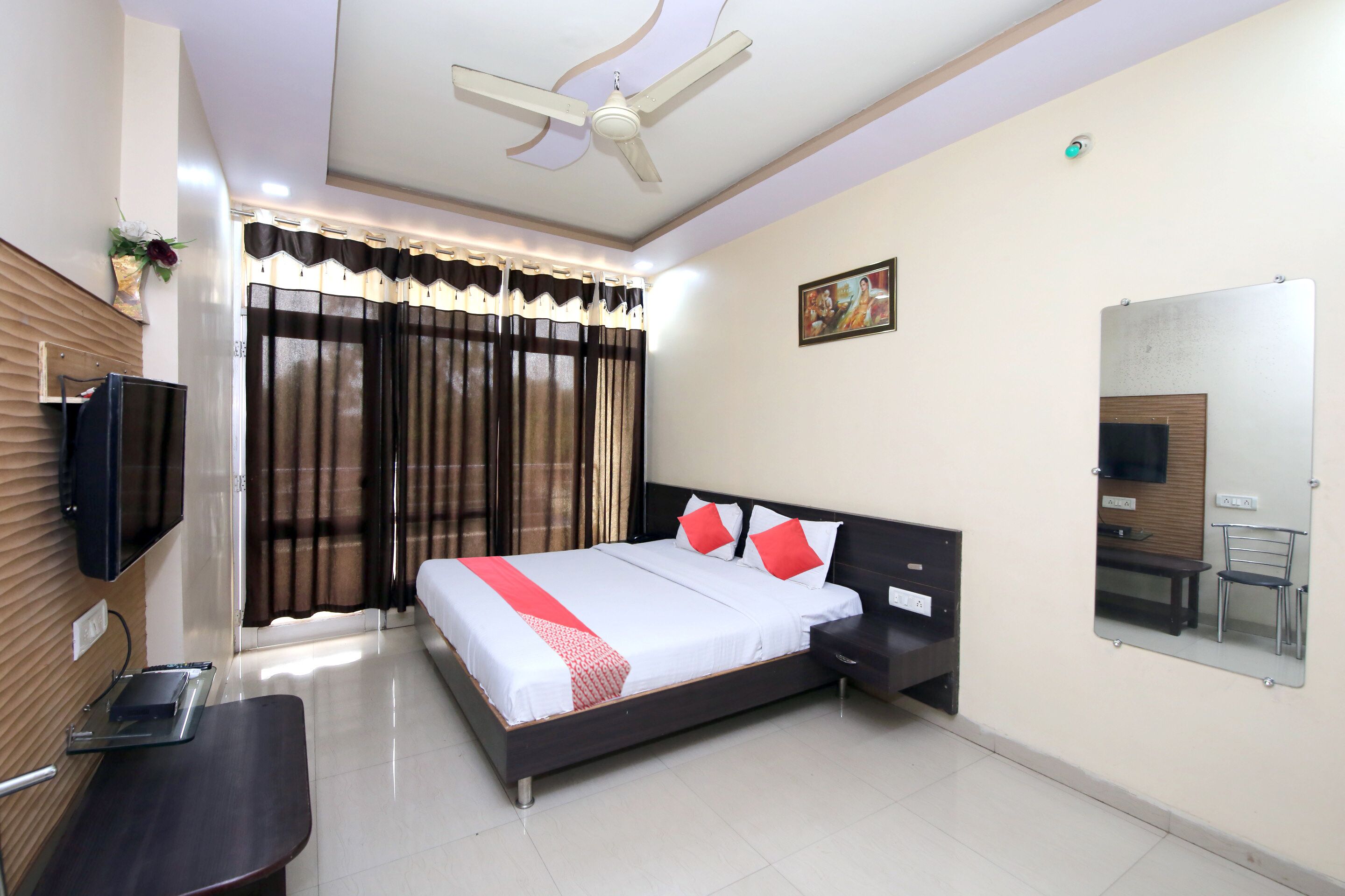 BM Hotel Aarna Palace by OYO