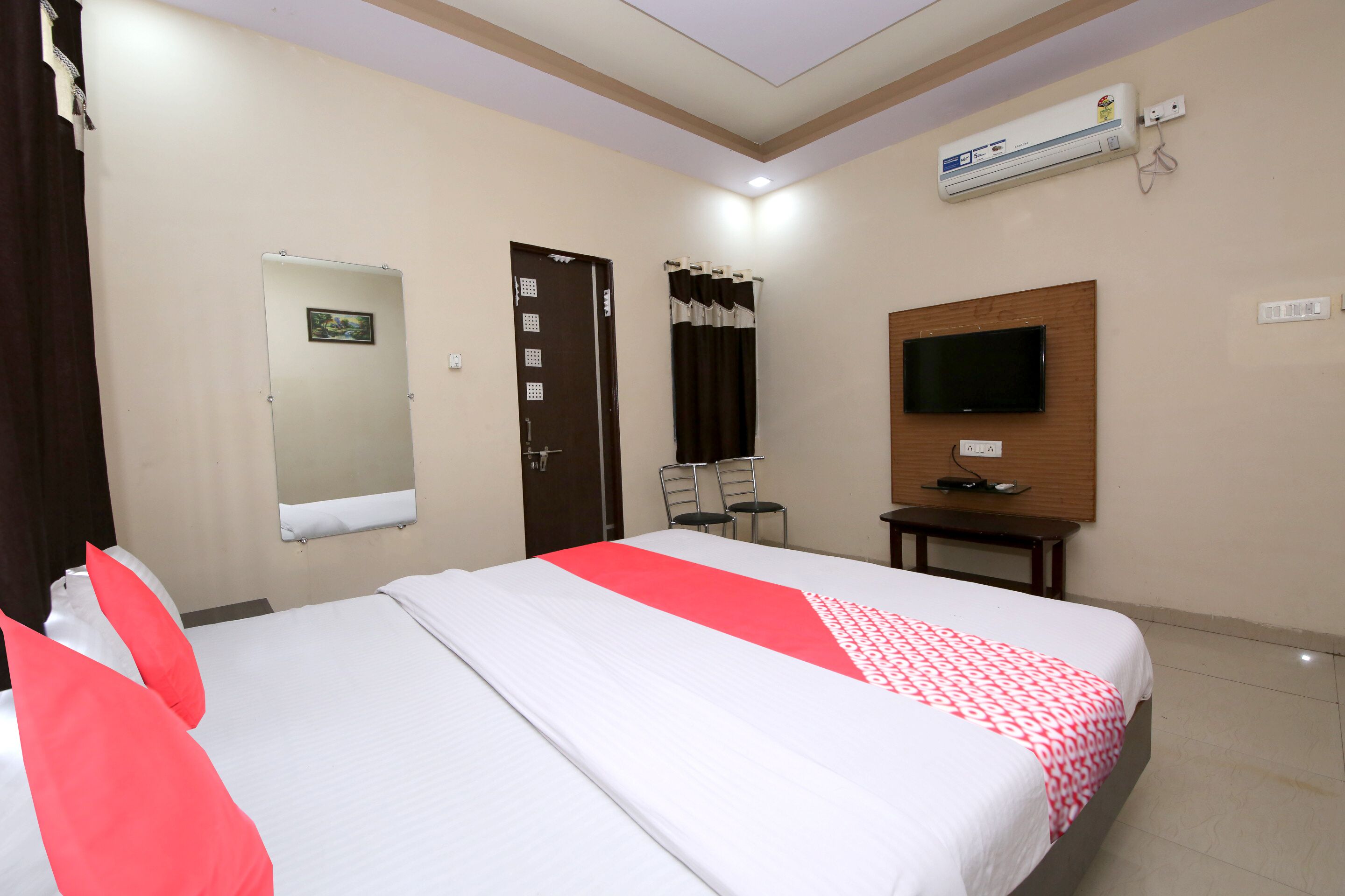 BM Hotel Aarna Palace by OYO