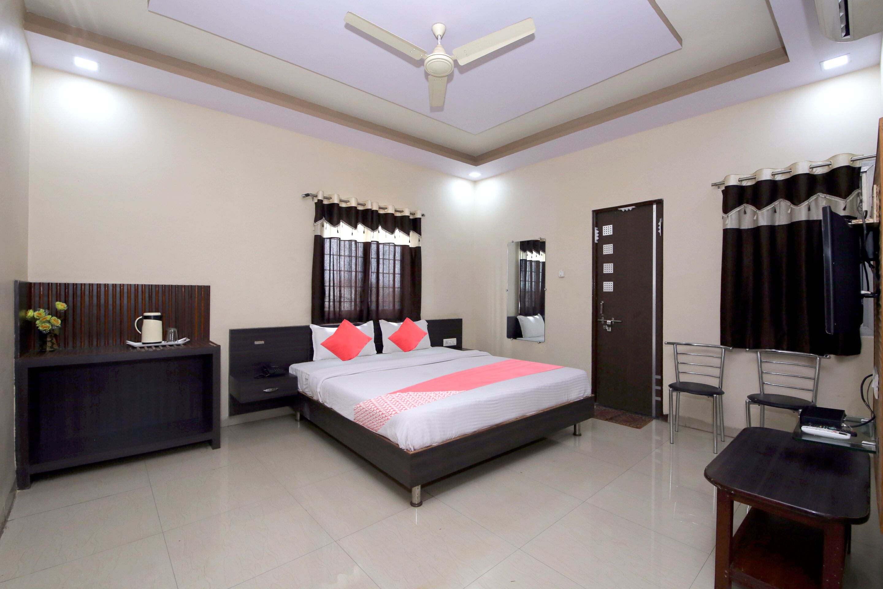 BM Hotel Aarna Palace by OYO