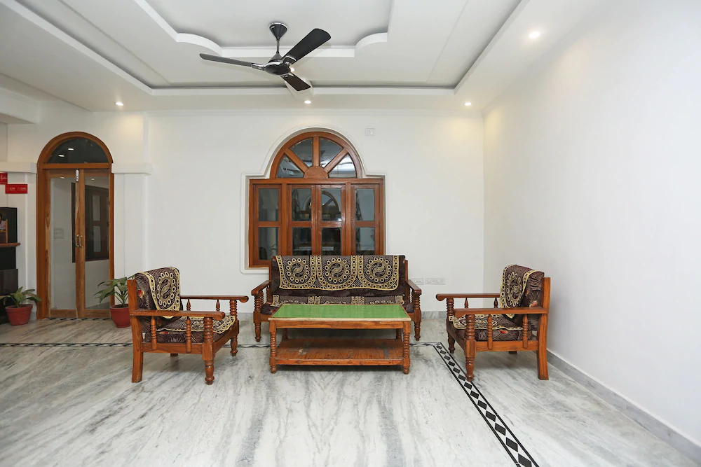 Chelsea Palace BY OYO Rooms